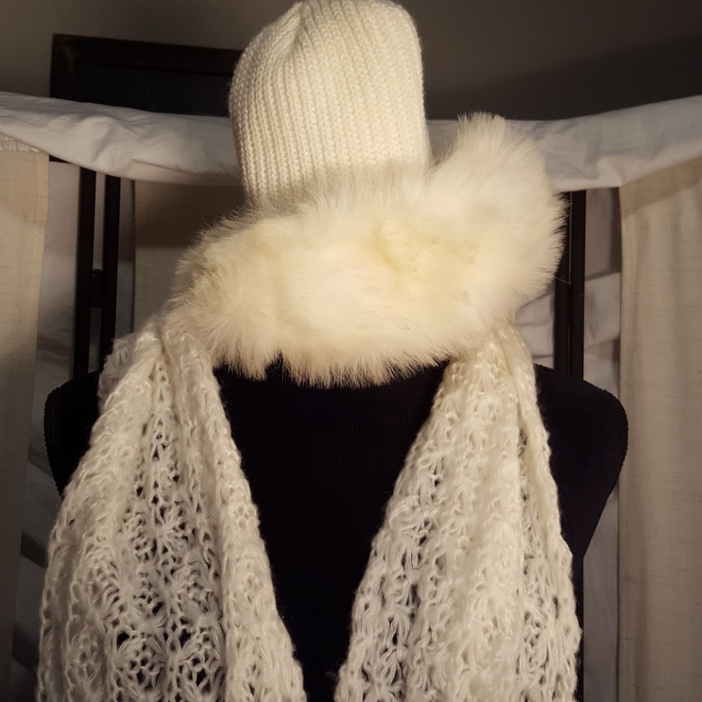 Scarf/ hat bundle - Picture 1 of 3